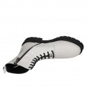 Stivaletto modello anfibio stringato da donna con cerniera in pelle bianca tacco 3 - Misure disponibili: 33, 42, 43