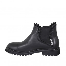 Bottines pour femmes avec elastique et ourlet decoré en cuir noir talon 3 - Pointures disponibles:  43, 44, 45, 46 2