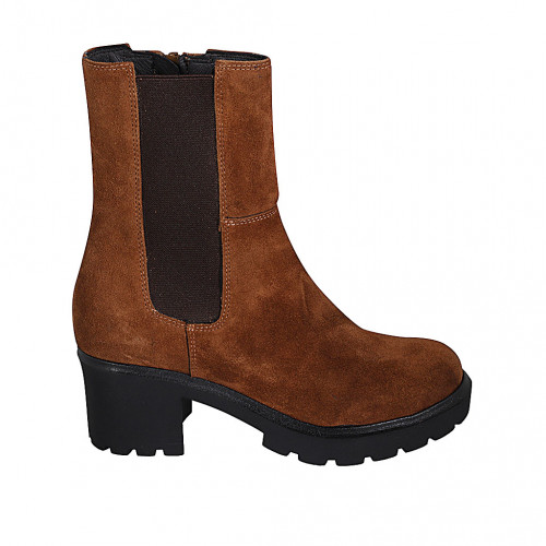 Woman's ankle boot in cognac brown...