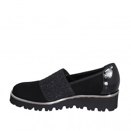 Scarpa accollata da donna con elastico e strass in camoscio e vernice nera zeppa 4 - Misure disponibili: 42 2