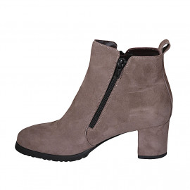 Woman's ankle boot in taupe... 2