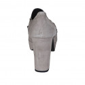 Mocasino para mujer con plataforma y accesorio en gamuza gris tacon 10 - Tallas disponibles:  42, 43, 44