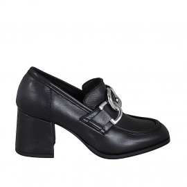 Woman's loafer in black...