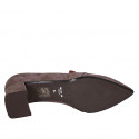 Mocasino a punta para mujer con accesorio en gamuza gris pardo tacon 6 - Tallas disponibles:  42, 43, 44
