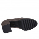 Mocassino da donna con accessorio in camoscio taupe tacco 6 - Misure disponibili: 44