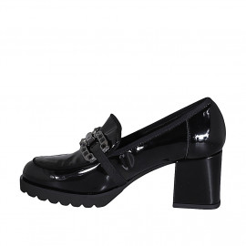 Woman's loafer in black... 2