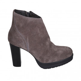 Woman's ankle boot with...