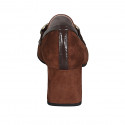 Mocasin à bout pointu pour femmes avec accessoire en daim cognac et cuir verni marron talon 6 - Pointures disponibles:  42, 43, 44, 45