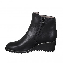 Bottines pour femmes avec boucle et fermeture éclair en cuir noir talon compensé 6 - Pointures disponibles:  42, 43 2