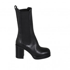 Woman's high ankle boot in...