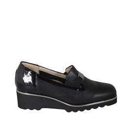 Woman's mocassin with accessory, elastic bands and removable insole in black patent leather and leather wedge heel 4 - Available sizes:  45
