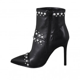 Woman's pointy ankle boot... 2