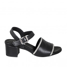 Woman's sandal in black...