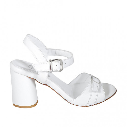 Sandalia para mujer en piel blanca con cinturon y hebilla tacon 7 - Tallas disponibles:  42, 44