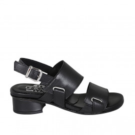 Woman's sandal in black...