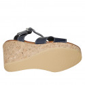 Sandale pour femmes en cuir verni bleu avec courroie, plateforme et talon compensé 9 - Pointures disponibles:  42, 43, 44