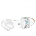 Sandalo da donna in pelle bianca stampata mosaico con cinturino, plateau e zeppa 9 - Misure disponibili: 42, 43