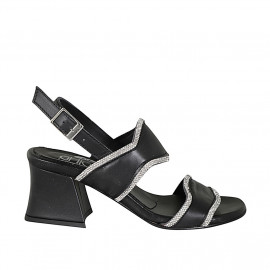 Woman's sandal in black...
