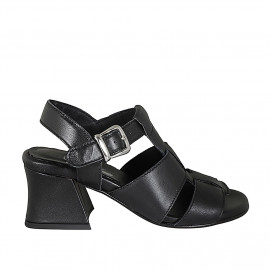 Woman's strap sandal in...
