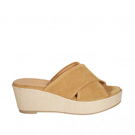 Sabo para mujer en gamuza cognac con plataforma y cuña trensada 6 - Tallas disponibles:  42, 43