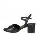 Sandalia para mujer con cinturon al tobillo en piel y charol negro tacon 5 - Tallas disponibles:  42, 44