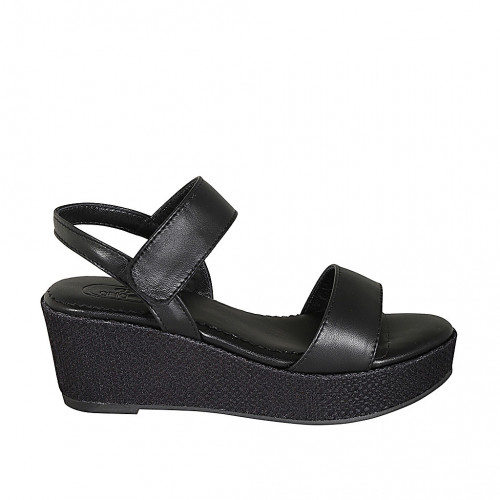 Sandale pour femmes en cuir noir avec fermeture velcro talon compensé 6 - Pointures disponibles:  42, 44