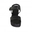 Sandalia para mujer en piel negra con cierre de velcro cuña 6 - Tallas disponibles:  42, 44