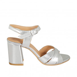 Woman's strap sandal in...
