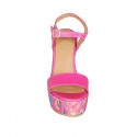 Sandalia para mujer con plataforma y cinturon en piel fucsia y cuña imprimida multicolor 12 - Tallas disponibles:  43