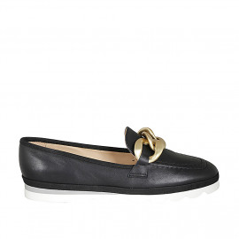 Woman's loafer in black...