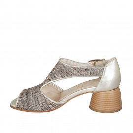 Chaussure à bout ouvert pour femmes avec boucle en cuir lamé platine et tissu tressé multicouleur talon 5 - Pointures disponibles:  44, 45, 46 2