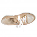 Scarpa stringata con cerniera in pelle beige e pelle stampata laminata platino zeppa 4 - Misure disponibili: 42, 43, 44