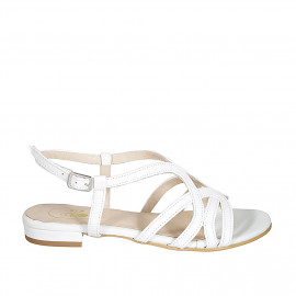 Woman's sandal in white...