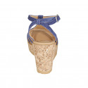 Sandalo con cinturino da donna in camoscio blu con borchie dorate e plateau e zeppa 9 - Misure disponibili: 31, 32