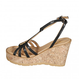 Sandale avec courroie pour femmes en cuir noir avec goujons dorés et platforme et talon compensé 9 - Pointures disponibles:  31 2