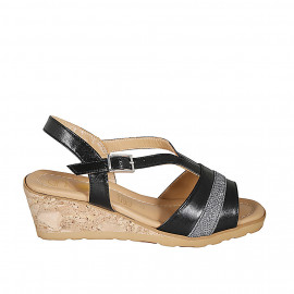 Woman's sandal in black...