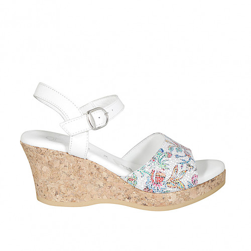 Sandalia para mujer en piel blanca imprimida multicolor mosaico con cinturon, plataforma y cuña 7 - Tallas disponibles:  42, 44
