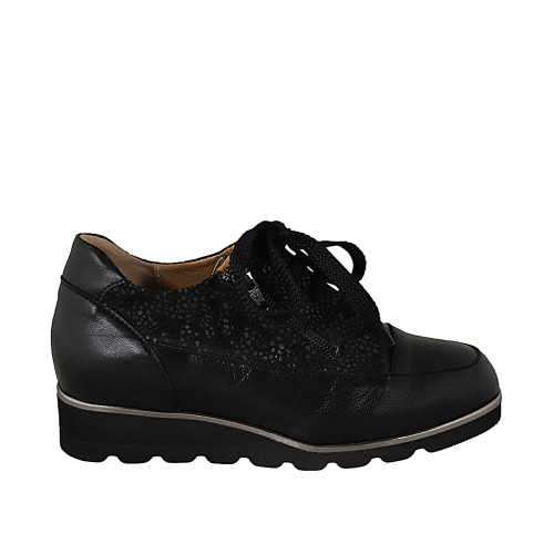 Chaussure à lacets avec semelle amovible et fermeture éclair pour femmes en cuir et daim imrpimé noir talon compensé 3 - Pointures disponibles:  31