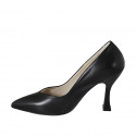 Woman's pointy pump shoe with V-cut in black leather heel 9 - Available sizes:  31