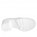 Mocasino para mujer en piel blanca con cadena tacon 5 - Tallas disponibles:  43, 44