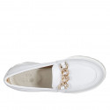 Mocassin pour femmes en cuir blanc avec chaîne talon 5 - Pointures disponibles:  43, 44