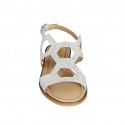 Sandalia para mujer en gamuza blanca imprimida laminada plateada tacon 2 - Tallas disponibles:  32, 33