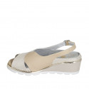 Sandalo da donna con plantare estraibile in pelle beige e camoscio beige stampato platino zeppa 5 - Misure disponibili: 45