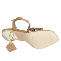 Sandalia con cinturon y pedreria de cristal multicolor para mujer en piel cognac tacon 10 - Tallas disponibles:  42, 43