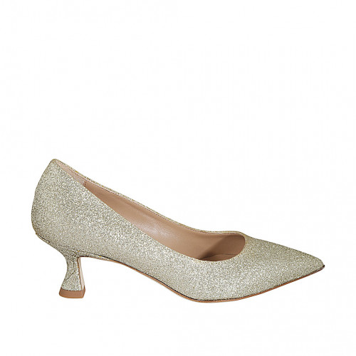 Woman's pointy pump in platinum...
