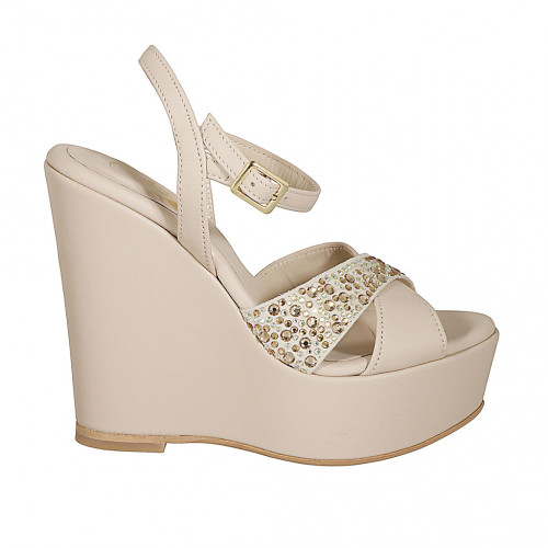 Damensandale aus rosafarbenem Leder...