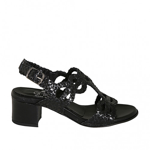 Woman's sandal in black braided...