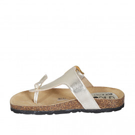 Sabot infradito da donna in pelle laminata platino con fibbia zeppa 2 - Misure disponibili: 42 2