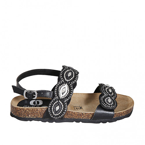 Sandale pour femmes en cuir noir avec fermetures velcro, perles et strass talon compensé 2 - Pointures disponibles:  32