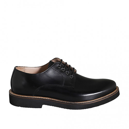 Man's casual laced derby shoe in...